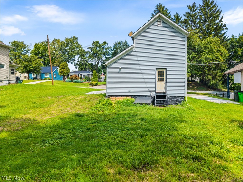 918 Raymond Avenue Barberton OH 44203