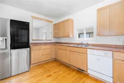 918 Raymond Avenue Barberton OH 44203