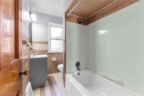 951 E 237th Street Euclid OH 44123