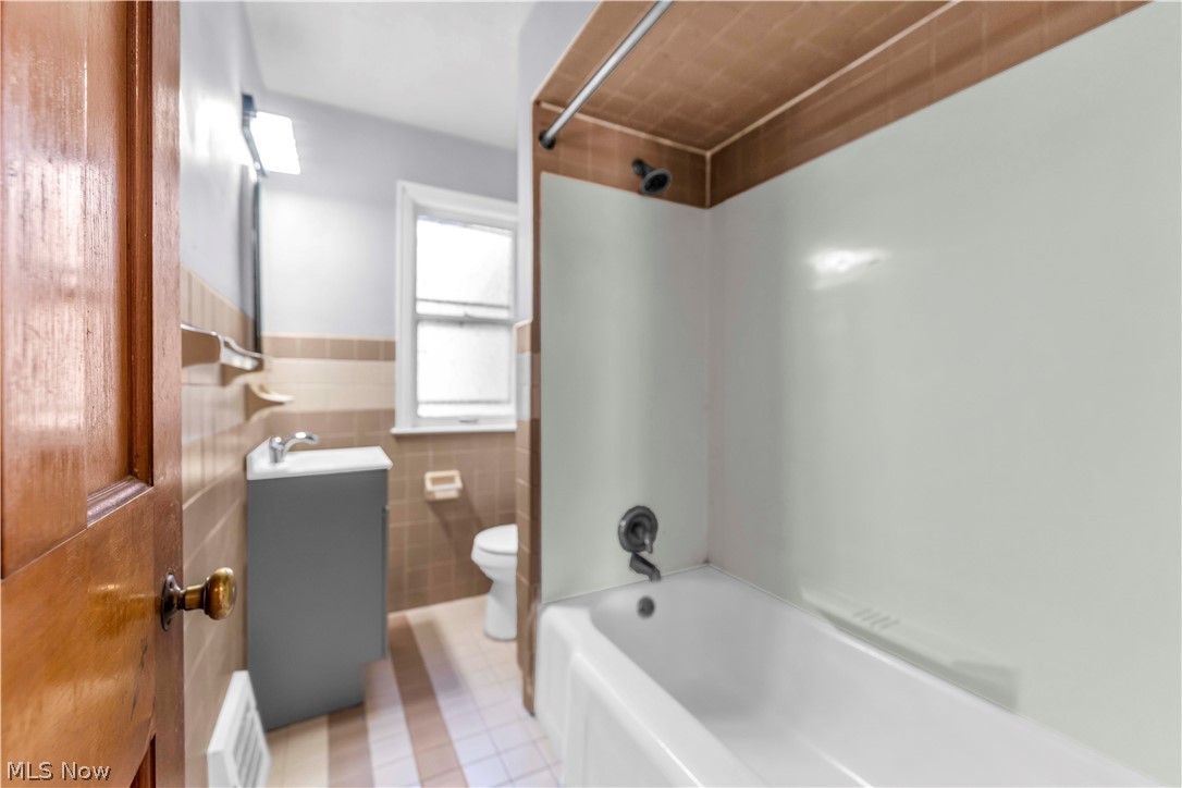 951 E 237th Street Euclid OH 44123