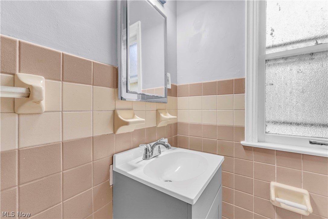 951 E 237th Street Euclid OH 44123