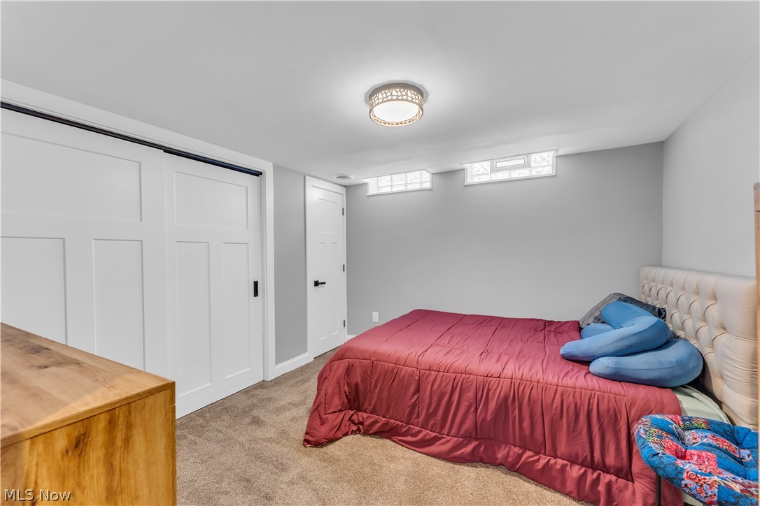 19401 Kilson Avenue Cleveland OH 44135