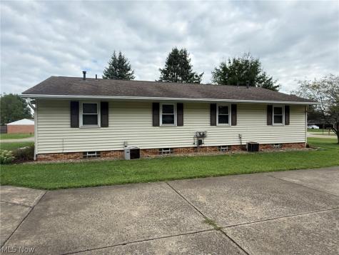 2902 Thackeray Avenue NW Massillon OH 44646
