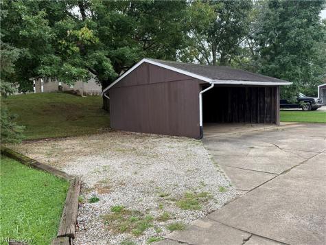 2902 Thackeray Avenue NW Massillon OH 44646
