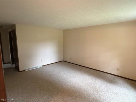 2902 Thackeray Avenue NW Massillon OH 44646