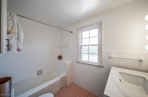 4069 Bushnell Road University Heights OH 44118