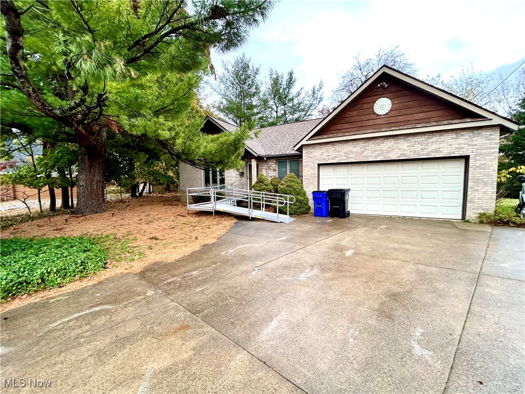 1007 Creek View Drive Cleveland OH 44119