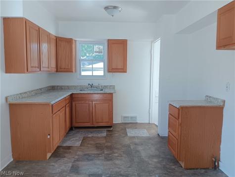 12405 Emery Avenue Cleveland OH 44135
