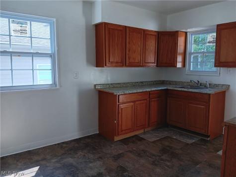 12405 Emery Avenue Cleveland OH 44135