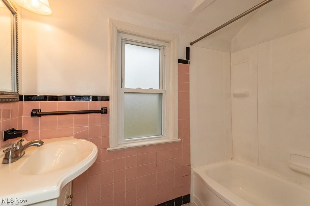 4939 Edsal Drive Lyndhurst OH 44124