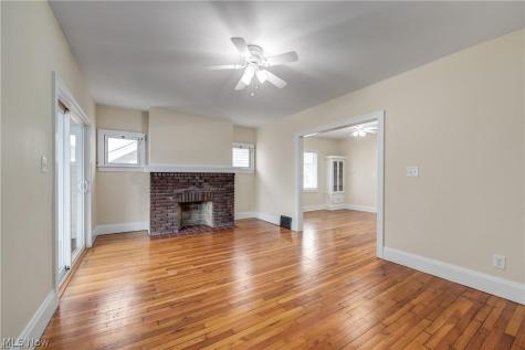2085 Chesterland Avenue Lakewood OH 44107