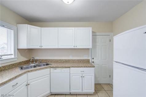 2085 Chesterland Avenue Lakewood OH 44107