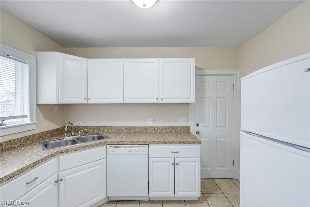 2085 Chesterland Avenue Lakewood OH 44107