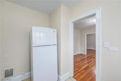 2085 Chesterland Avenue Lakewood OH 44107