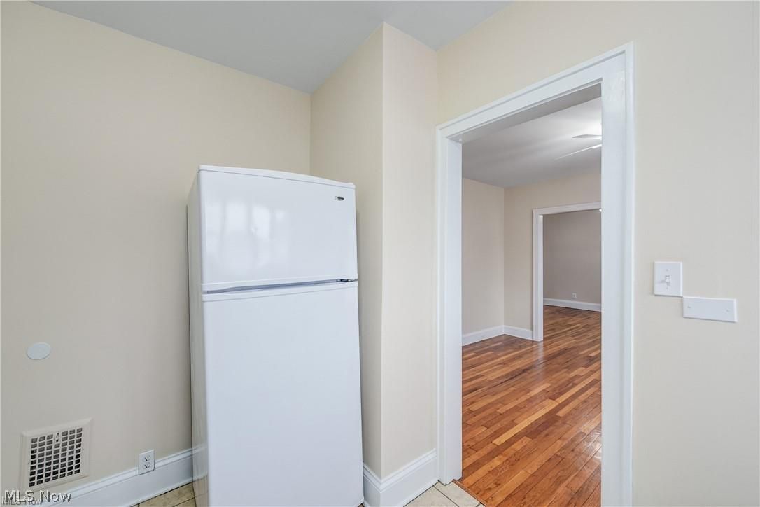 2085 Chesterland Avenue Lakewood OH 44107