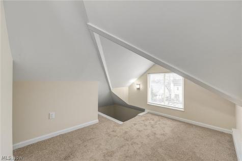 2085 Chesterland Avenue Lakewood OH 44107