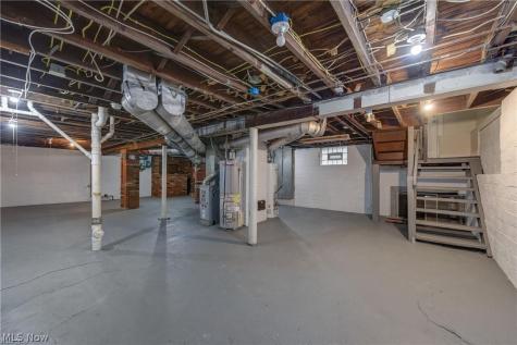 2085 Chesterland Avenue Lakewood OH 44107