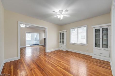 2085 Chesterland Avenue Lakewood OH 44107