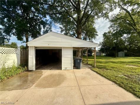 5363 Summit Road Lyndhurst OH 44124