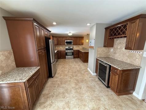 2021 Aldersgate Drive Lyndhurst OH 44124