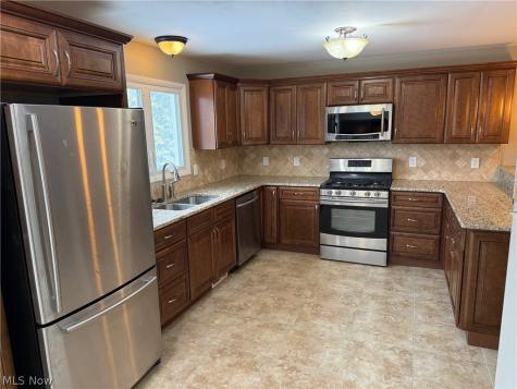 2021 Aldersgate Drive Lyndhurst OH 44124