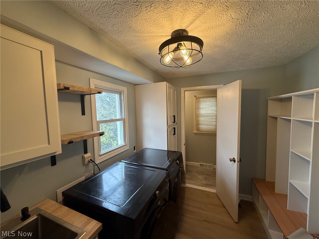 2021 Aldersgate Drive Lyndhurst OH 44124
