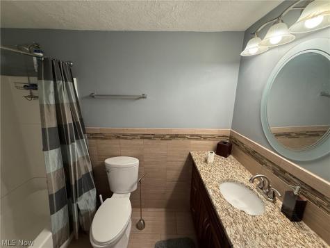 2021 Aldersgate Drive Lyndhurst OH 44124