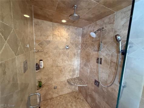 2021 Aldersgate Drive Lyndhurst OH 44124
