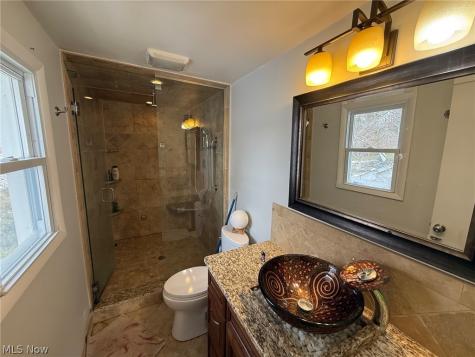 2021 Aldersgate Drive Lyndhurst OH 44124