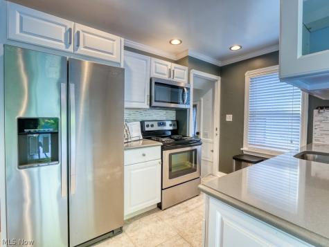 352 Glen Park Drive Bay Village OH 44140
