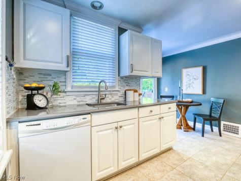 352 Glen Park Drive Bay Village OH 44140