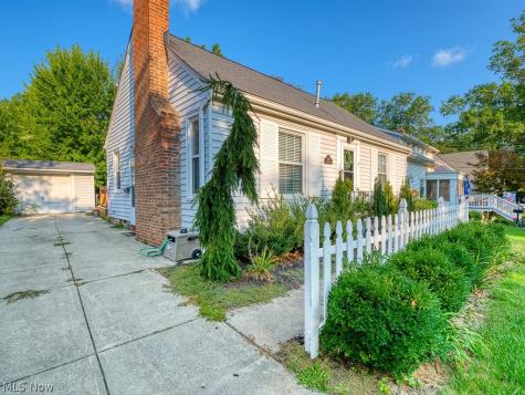 352 Glen Park Drive Bay Village OH 44140