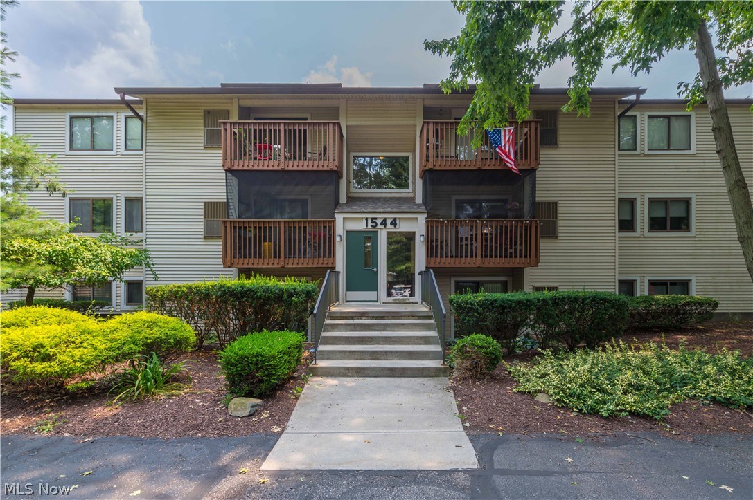 Westlake OH, 1544 Cedarwood Lane, Unit 157