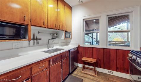 2863 W 11th Street Cleveland OH 44113