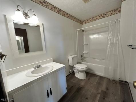 623 Lovers Lane Steubenville OH 43953