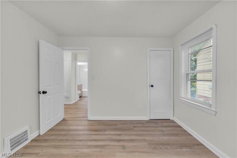 3674 W 103rd Street Cleveland OH 44111