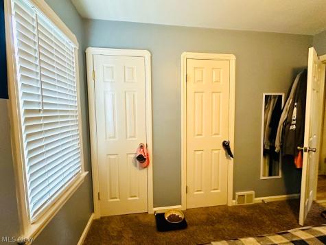 7077 Greenleaf Avenue Cleveland OH 44130