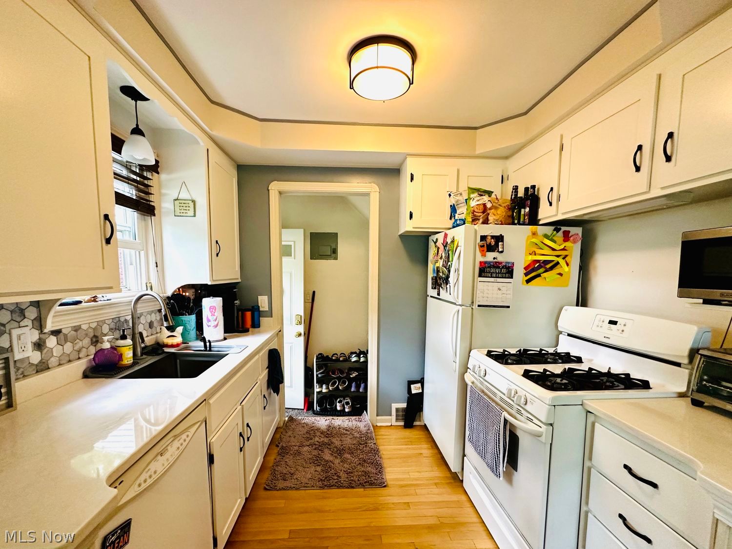 7077 Greenleaf Avenue Cleveland OH 44130