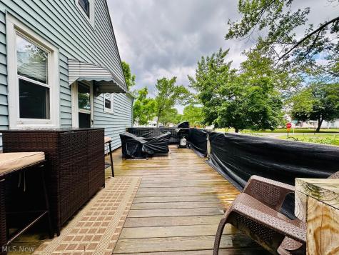 7077 Greenleaf Avenue Cleveland OH 44130