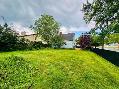 7077 Greenleaf Avenue Cleveland OH 44130