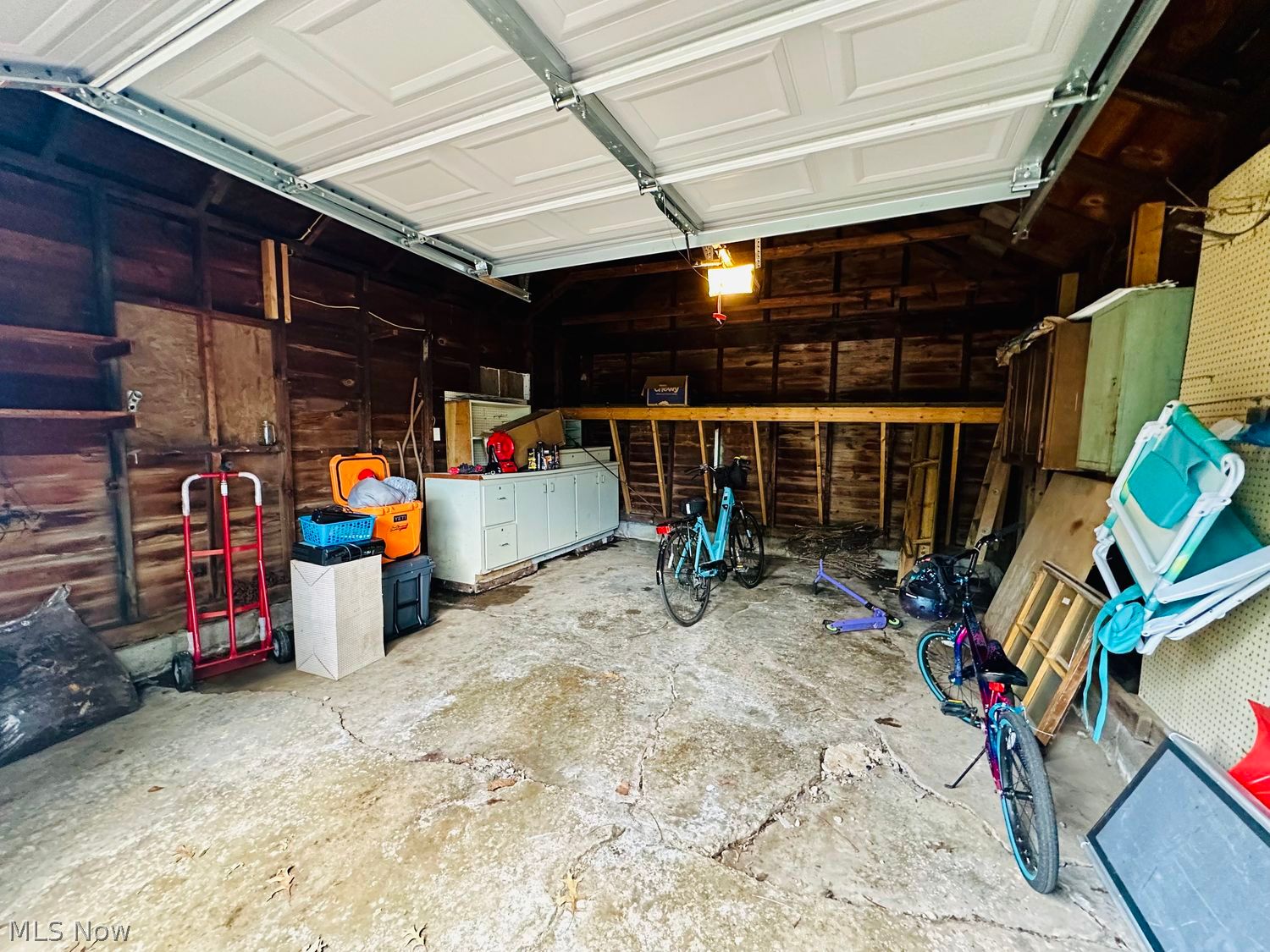 7077 Greenleaf Avenue Cleveland OH 44130