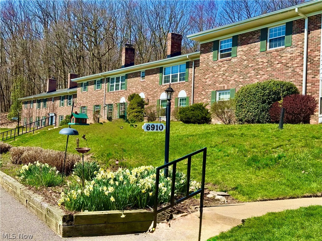6910 Carriage Hill Drive Brecksville OH 44141