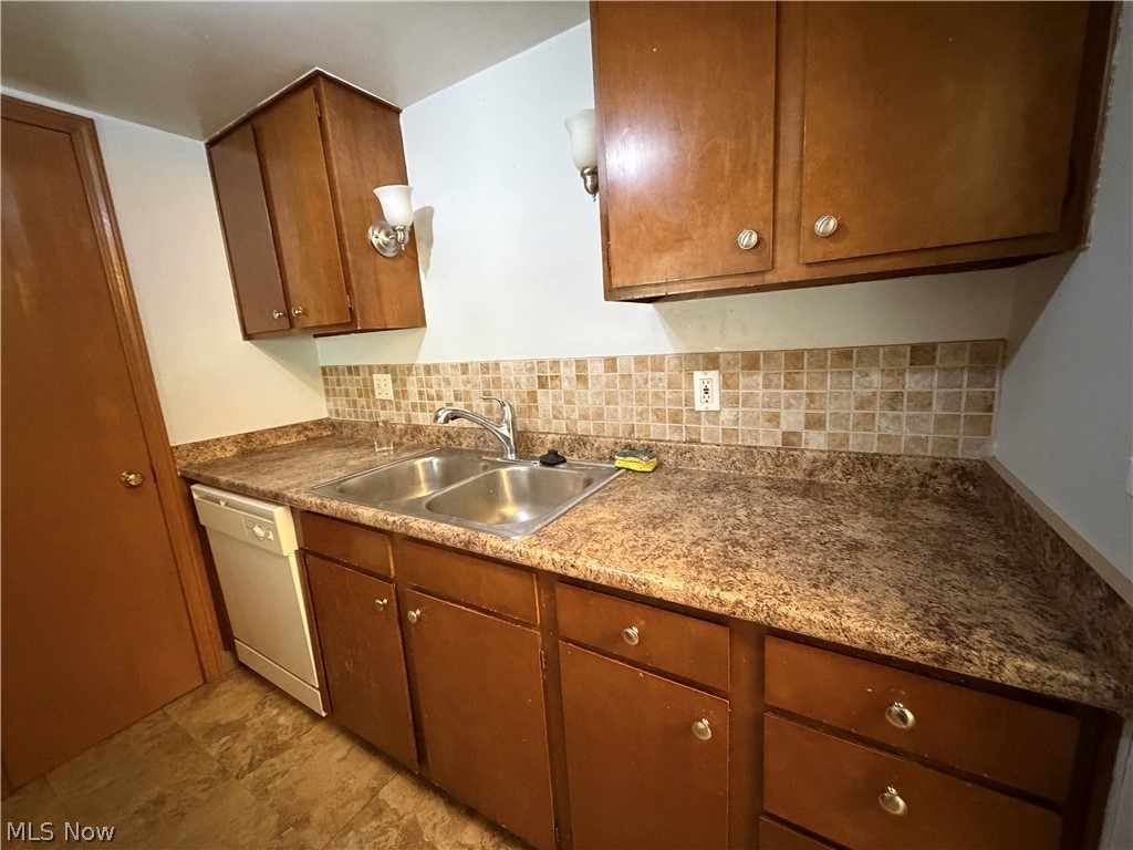 6910 Carriage Hill Drive Brecksville OH 44141