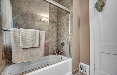 3326 Yorkshire Road Cleveland Heights OH 44118