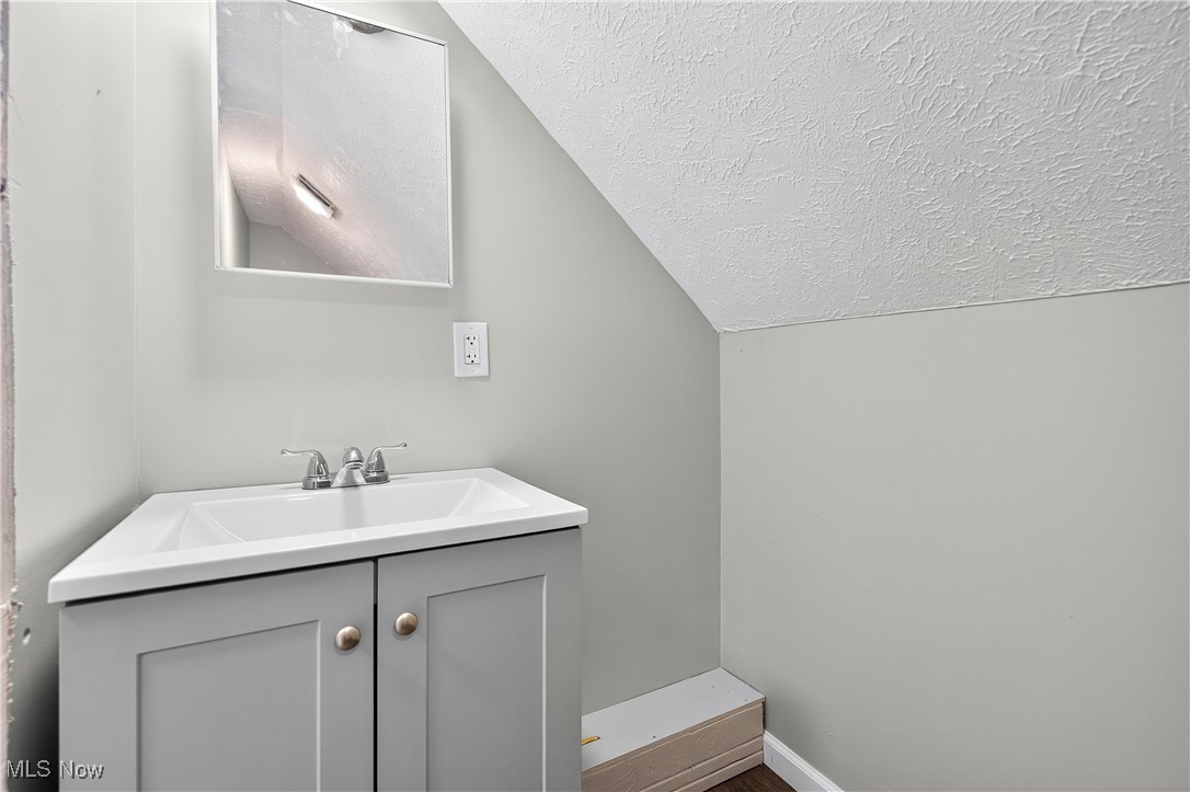 13608 Earlwood Road Cleveland OH 44110