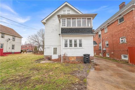 16119 Parkgrove Avenue Cleveland OH 44110