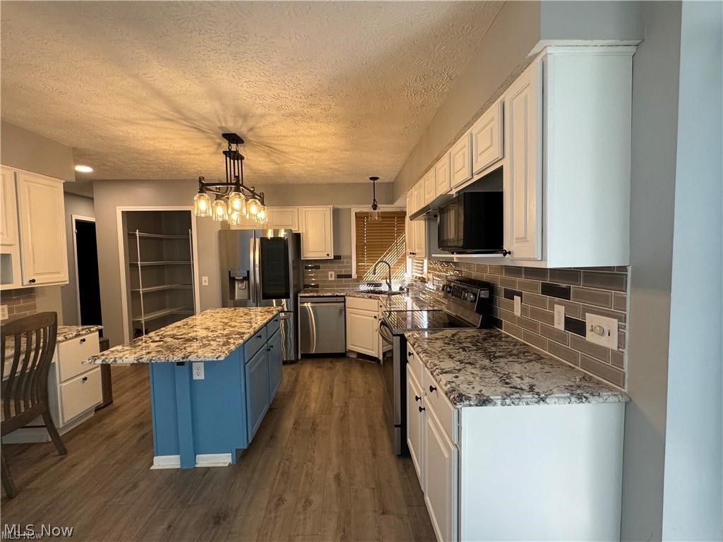 242 Ravenshollow Drive Cuyahoga Falls OH 44223