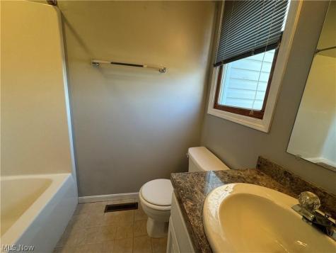 242 Ravenshollow Drive Cuyahoga Falls OH 44223