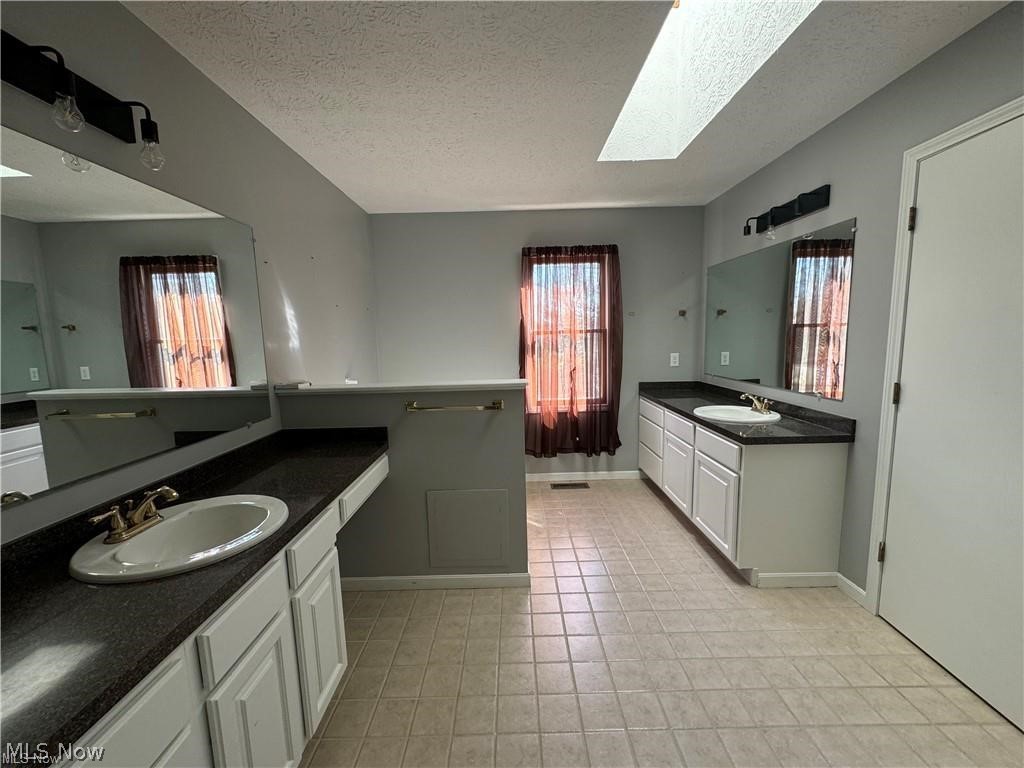 242 Ravenshollow Drive Cuyahoga Falls OH 44223