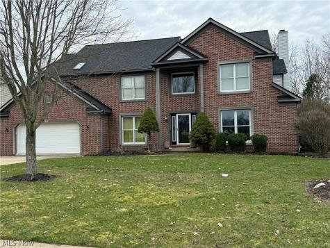 242 Ravenshollow Drive Cuyahoga Falls OH 44223